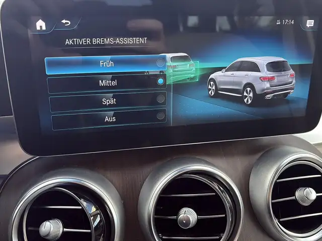 Mercedes-Benz GLC view 26