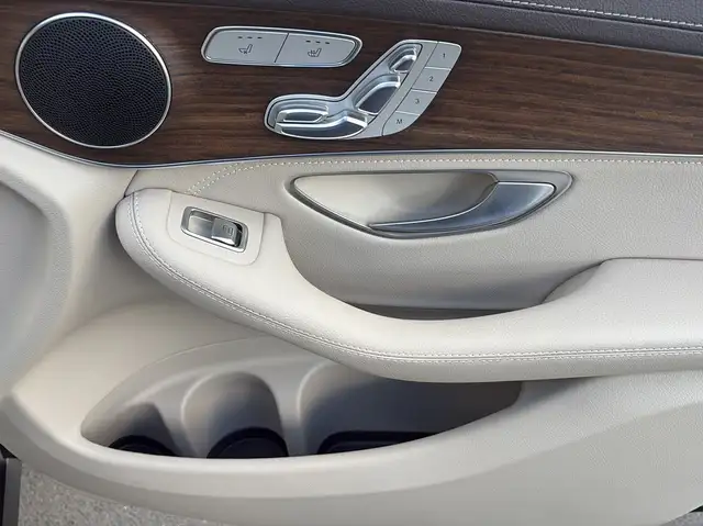 Mercedes-Benz GLC view 30