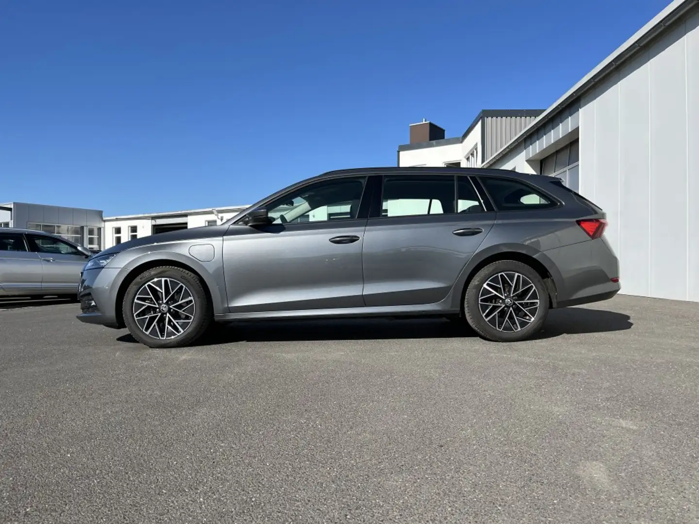 Skoda Octavia Combi 1.4 TSI DSG Ambition 156€ m. 20% Anzahlung Grau - 2