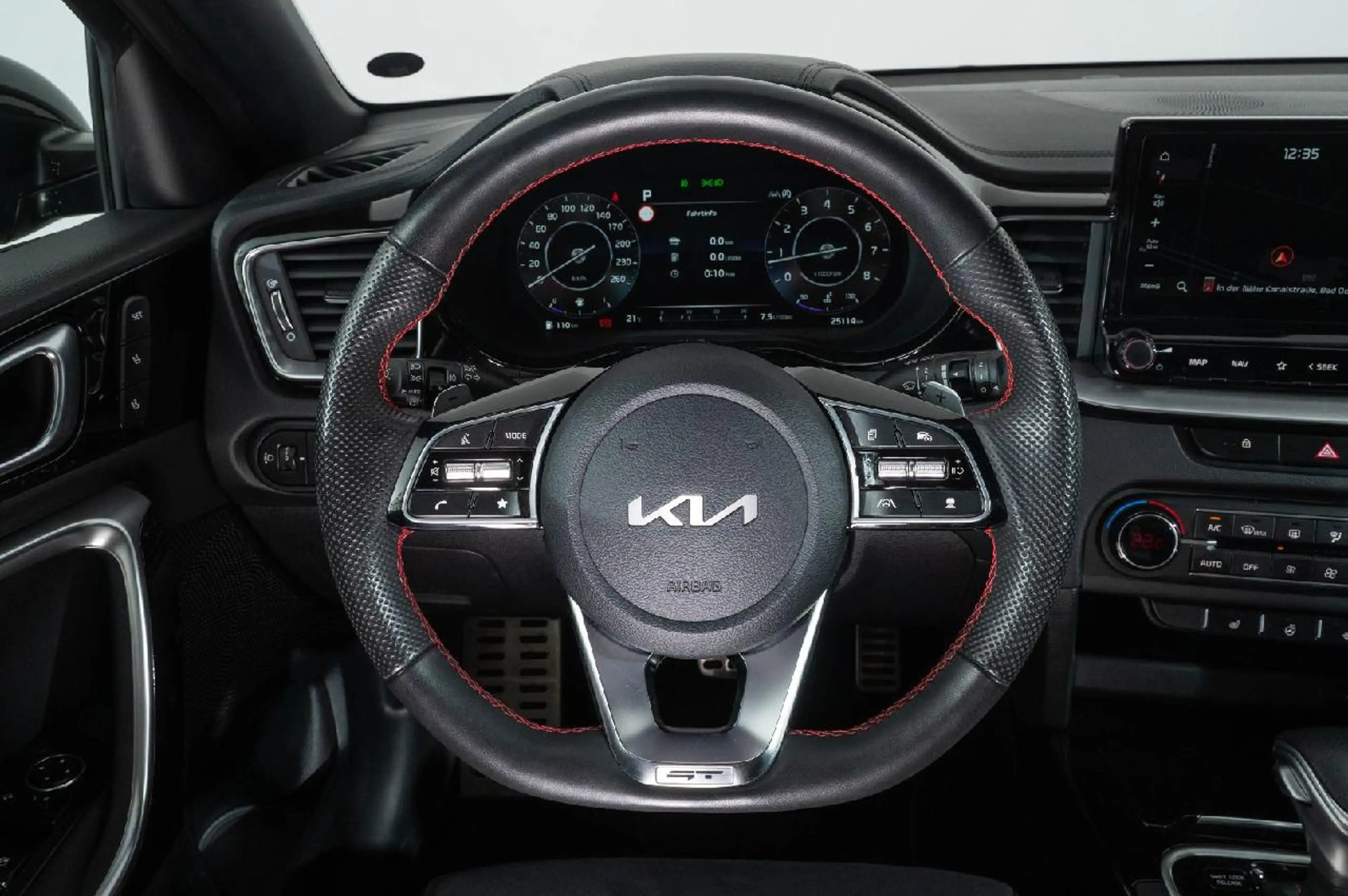 Kia Ceed / cee'd GT — photo 13