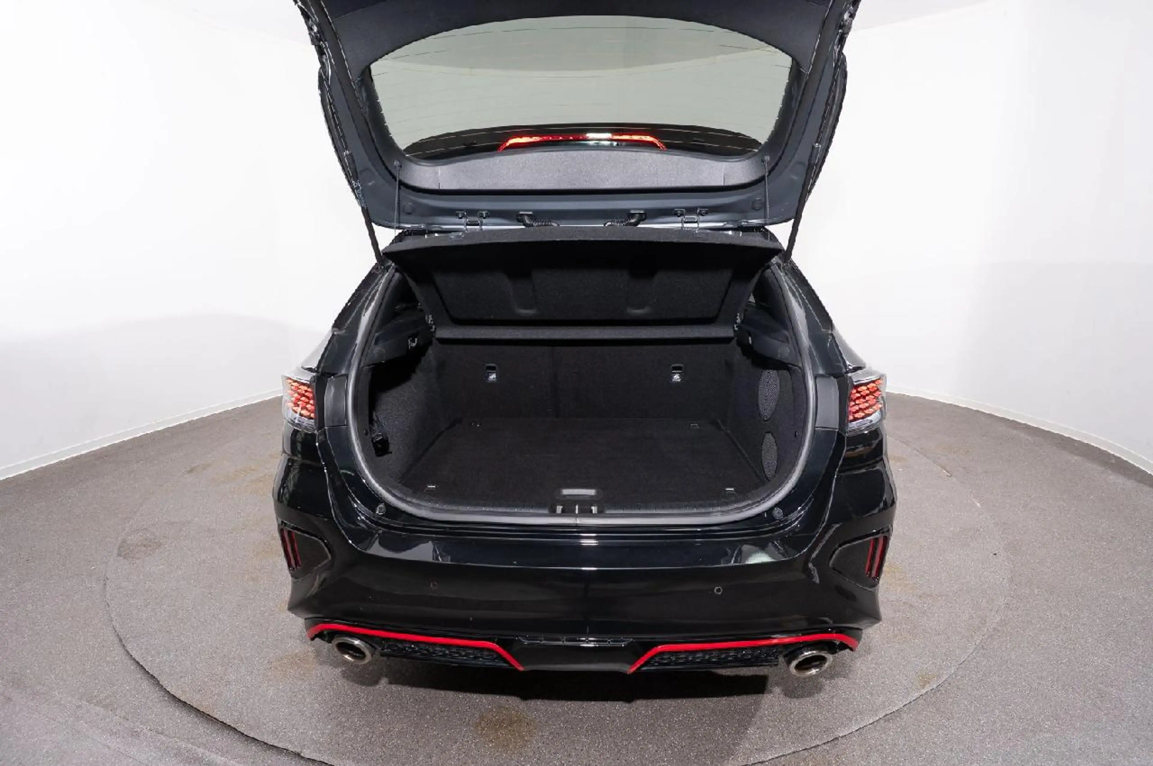 Kia Ceed / cee'd GT — photo 9