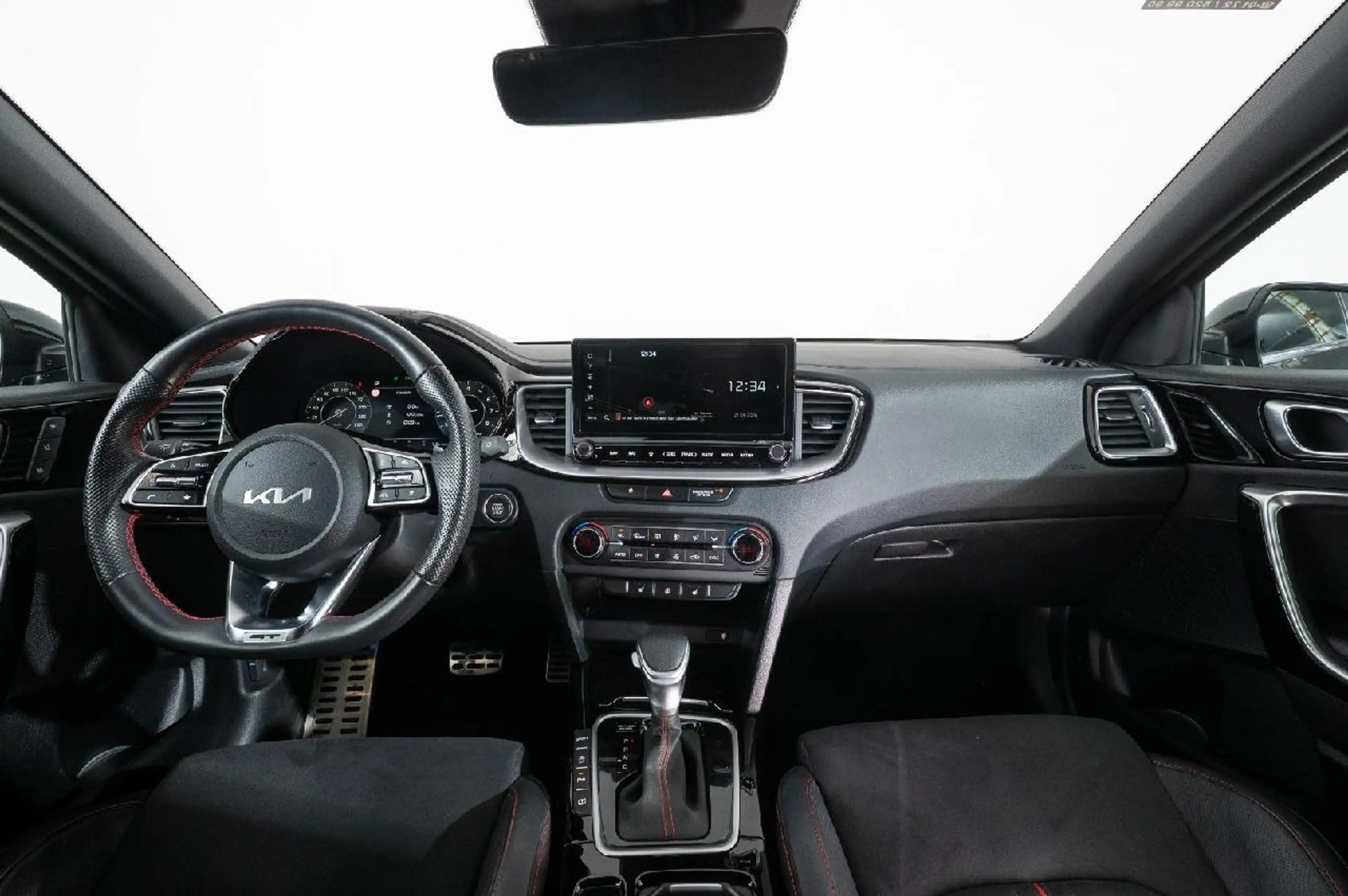 Kia Ceed / cee'd GT — photo 12