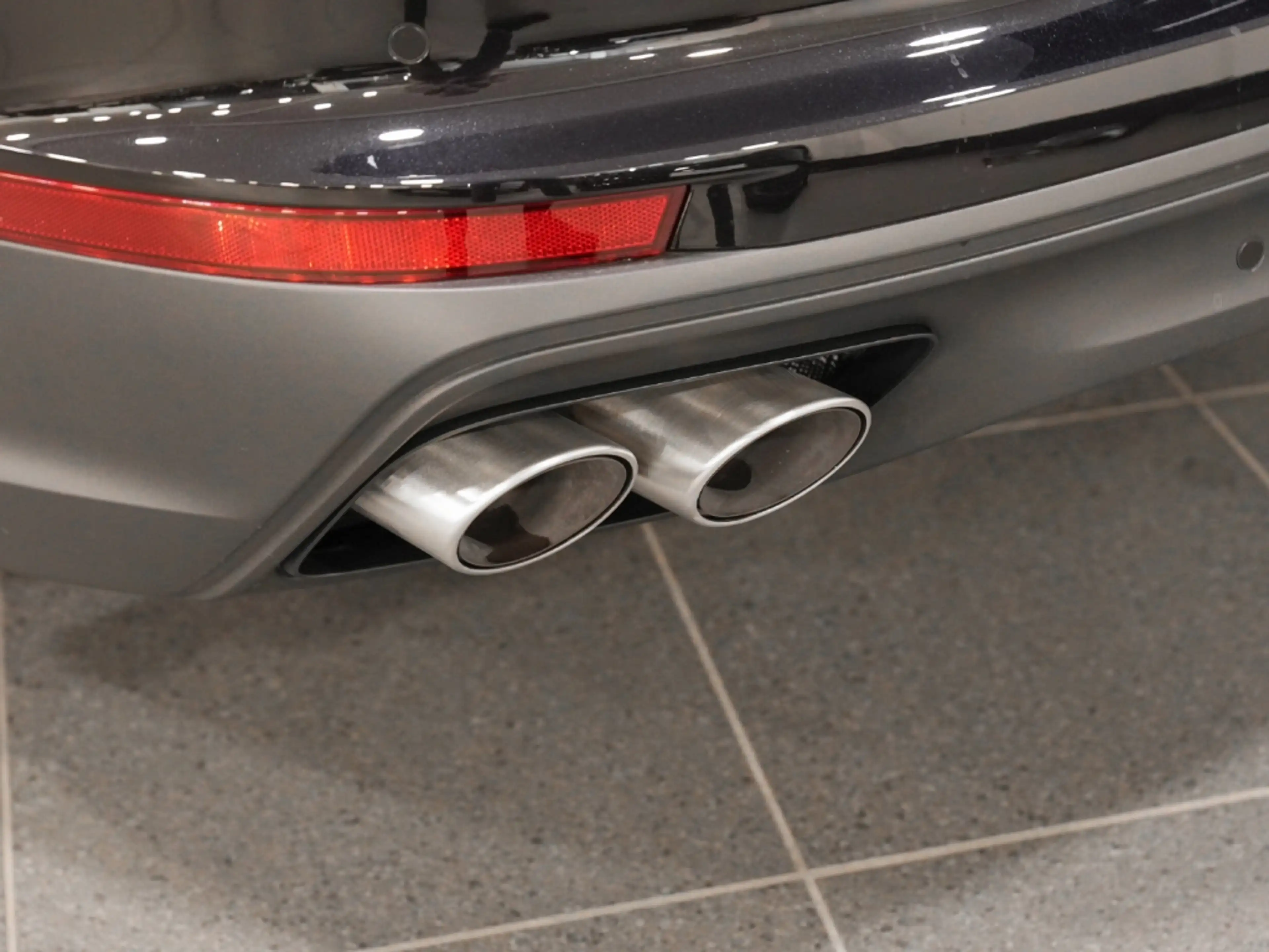 Porsche Panamera 4 E-Hybrid — photo 11