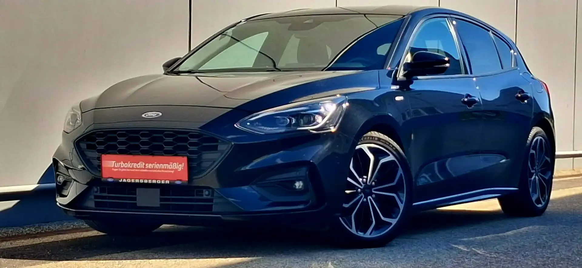 Ford Focus 2,0 EcoBlue SCR ST-Line Aut. Pickerl 9/2027+4 Schwarz - 1