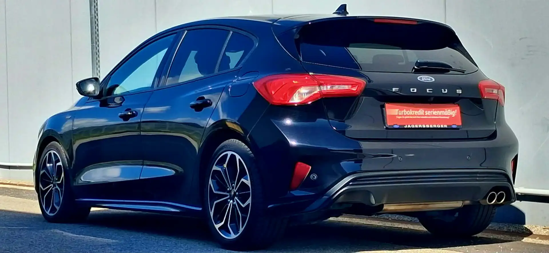 Ford Focus 2,0 EcoBlue SCR ST-Line Aut. Pickerl 9/2027+4 Schwarz - 2