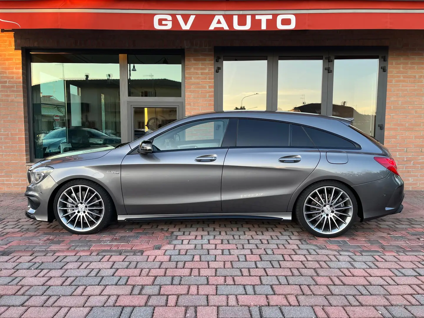 Mercedes-Benz CLA 45 AMG CLA 45 AMG Shooting Brake Gris - 2