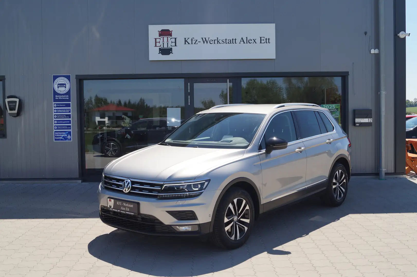 Volkswagen Tiguan IQ.DRIVE Diesel Automatik Gris - 1