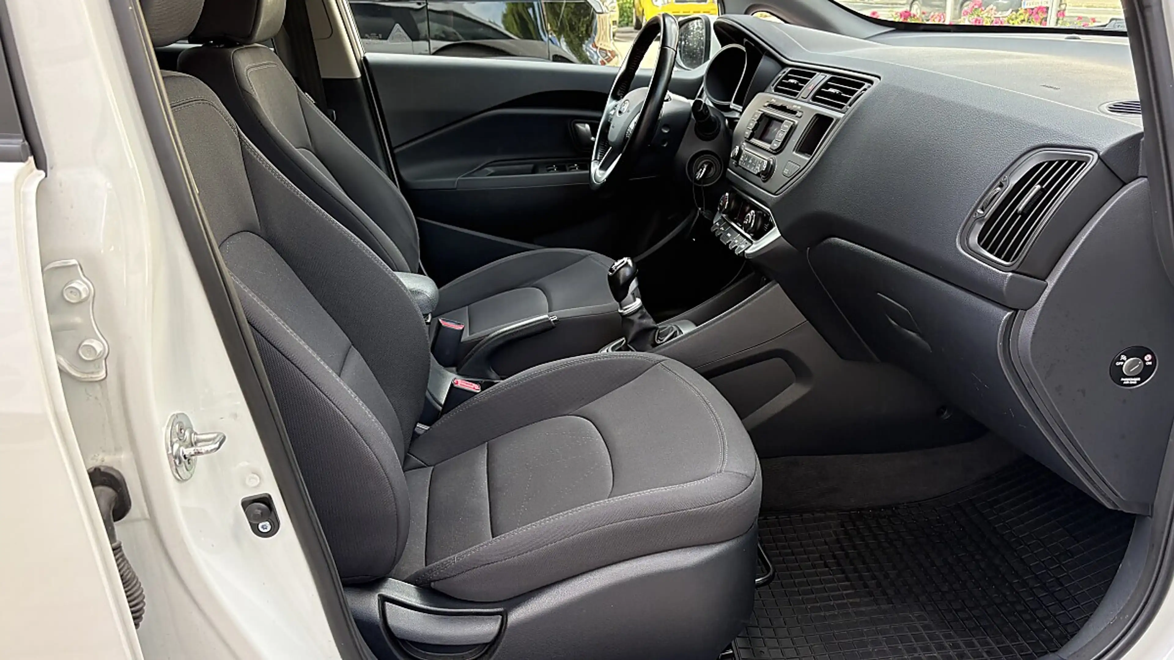 Kia Rio 1,4 CRDi Silber — photo 6