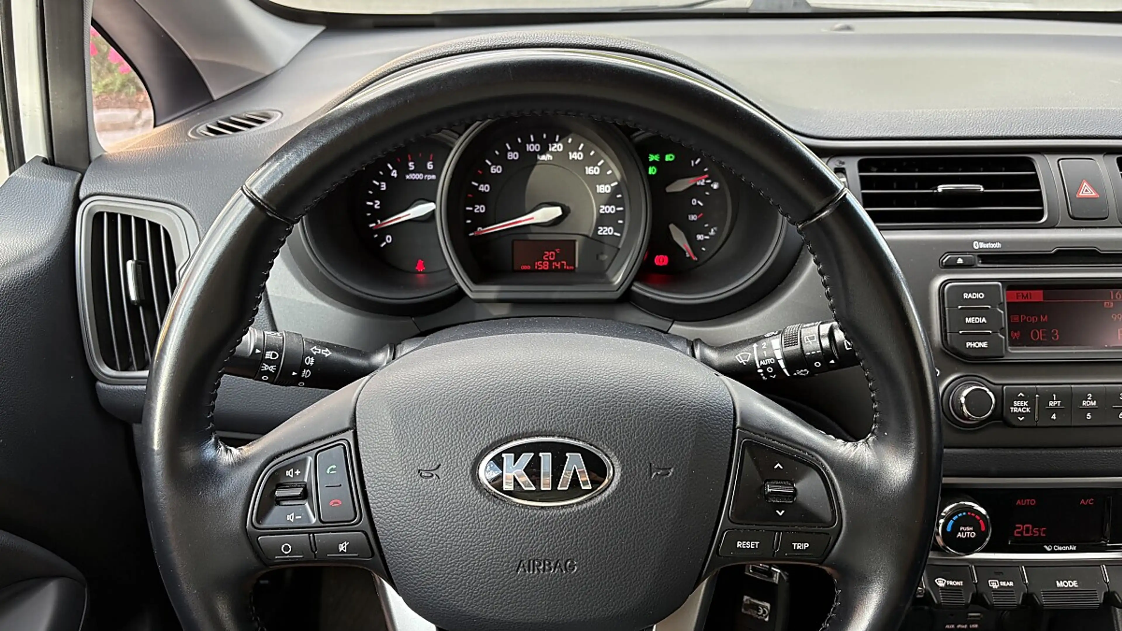 Kia Rio 1,4 CRDi Silber — photo 10