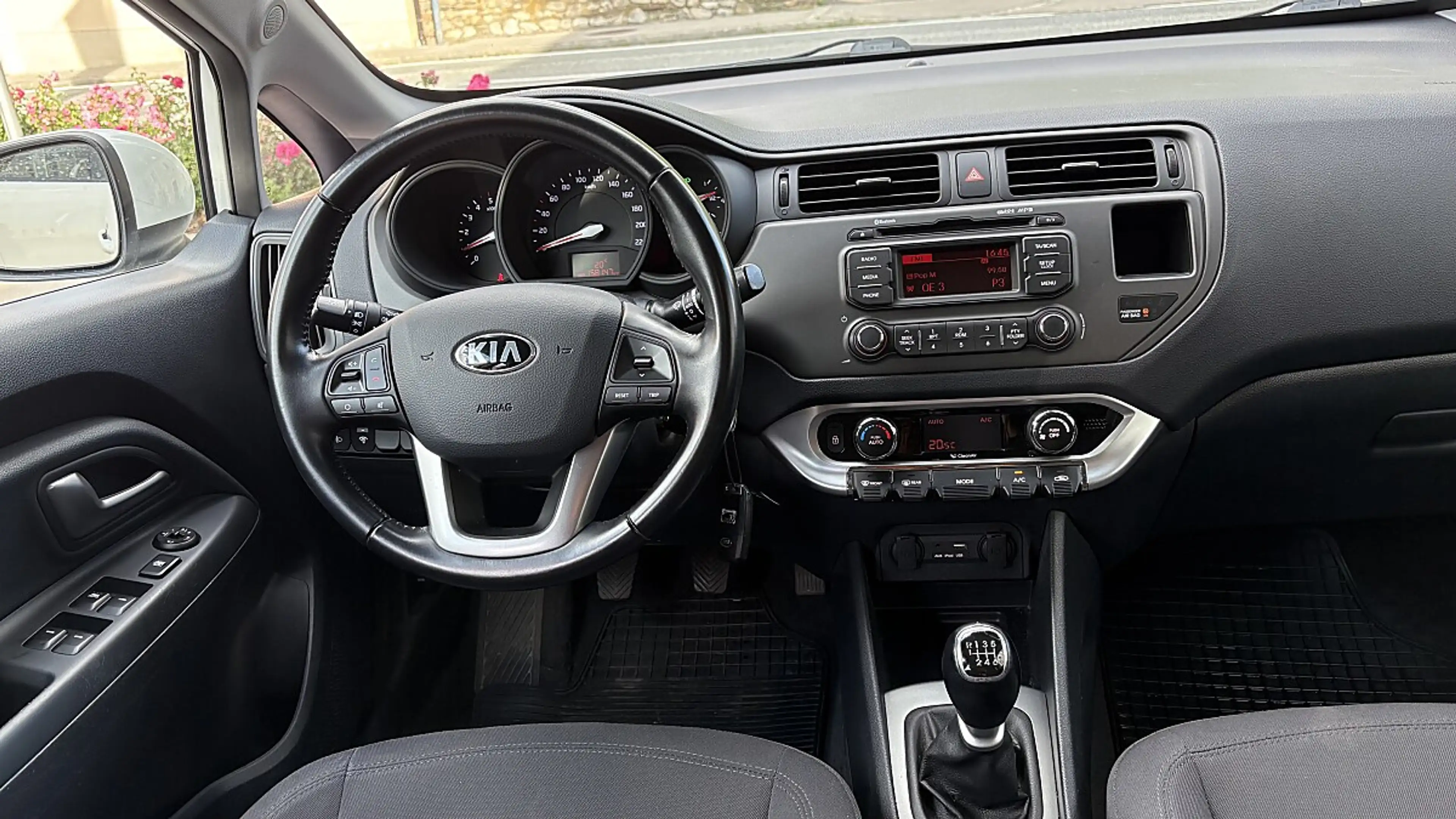Kia Rio 1,4 CRDi Silber — photo 5