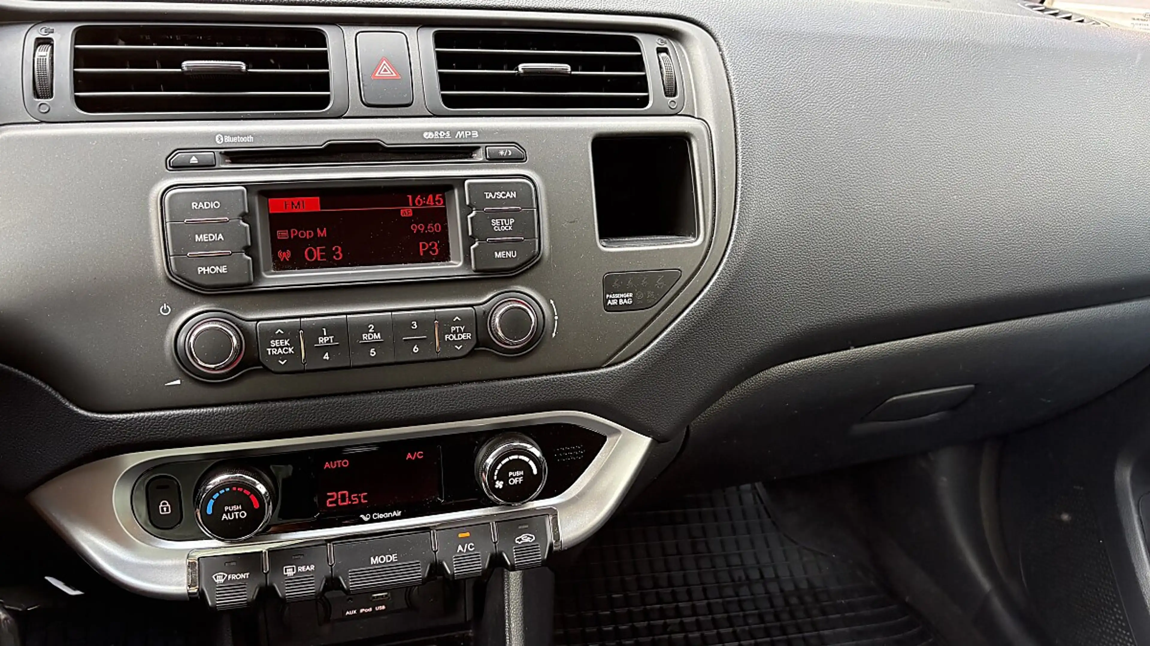 Kia Rio 1,4 CRDi Silber — photo 9