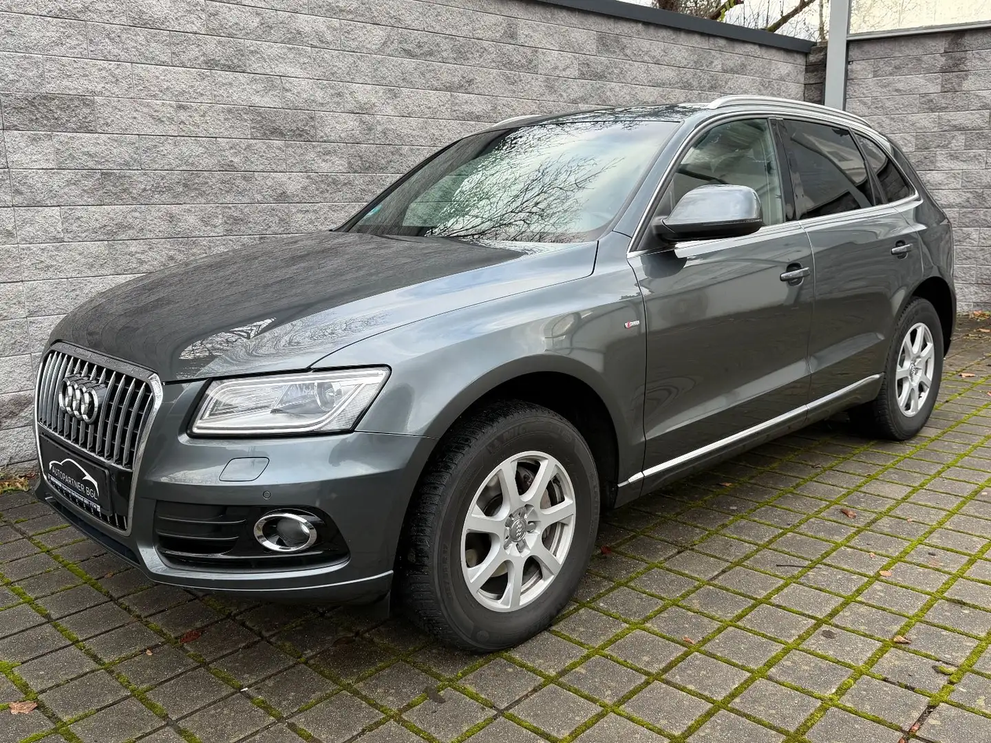 Audi Q5 2.0 TDI quattro 2x S-Line Sport Pano Leder Grau - 1