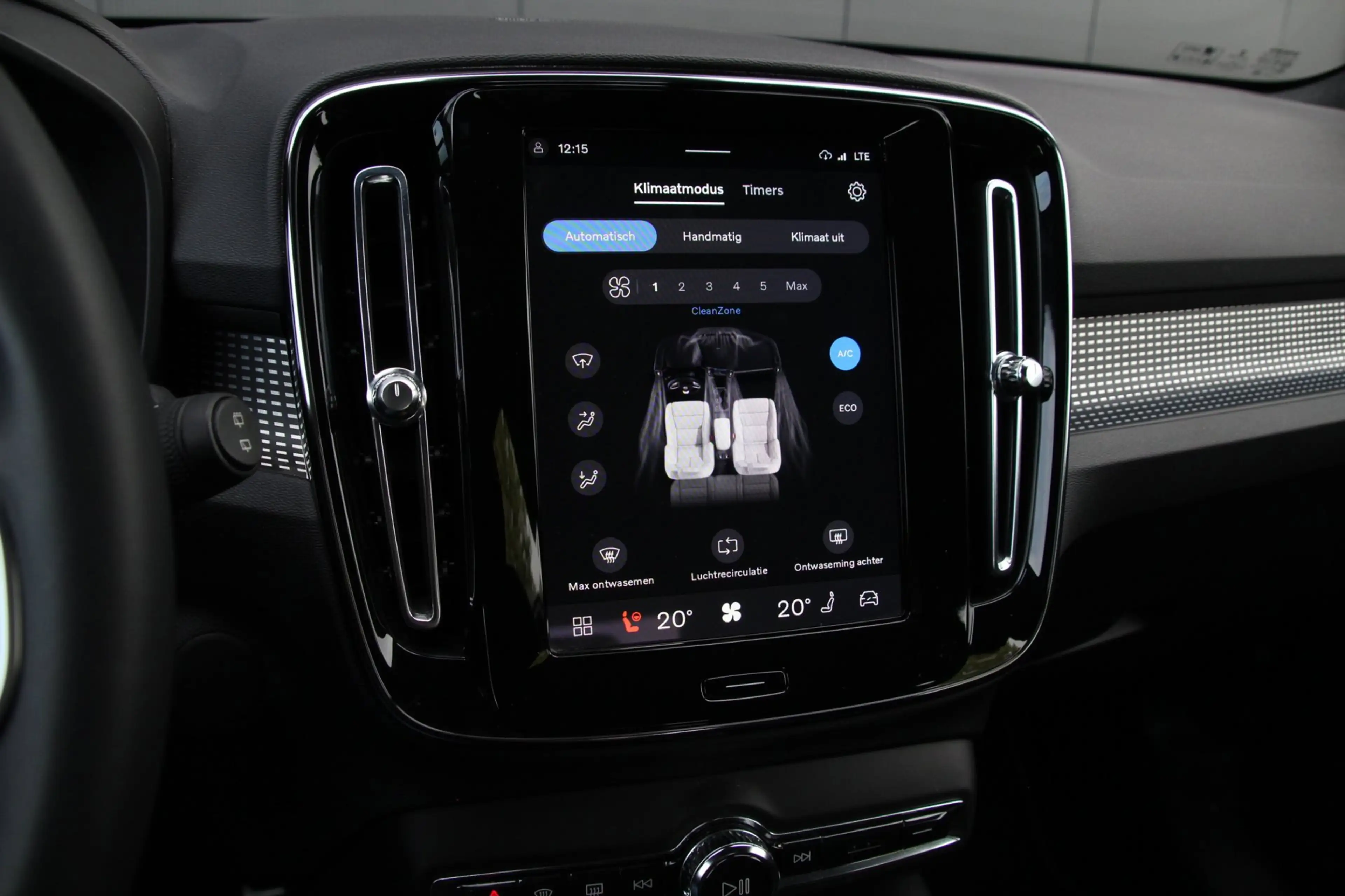 Volvo XC40 Recharge Pro | Panoramadak | 360 Camera | Trekhaak — photo 22
