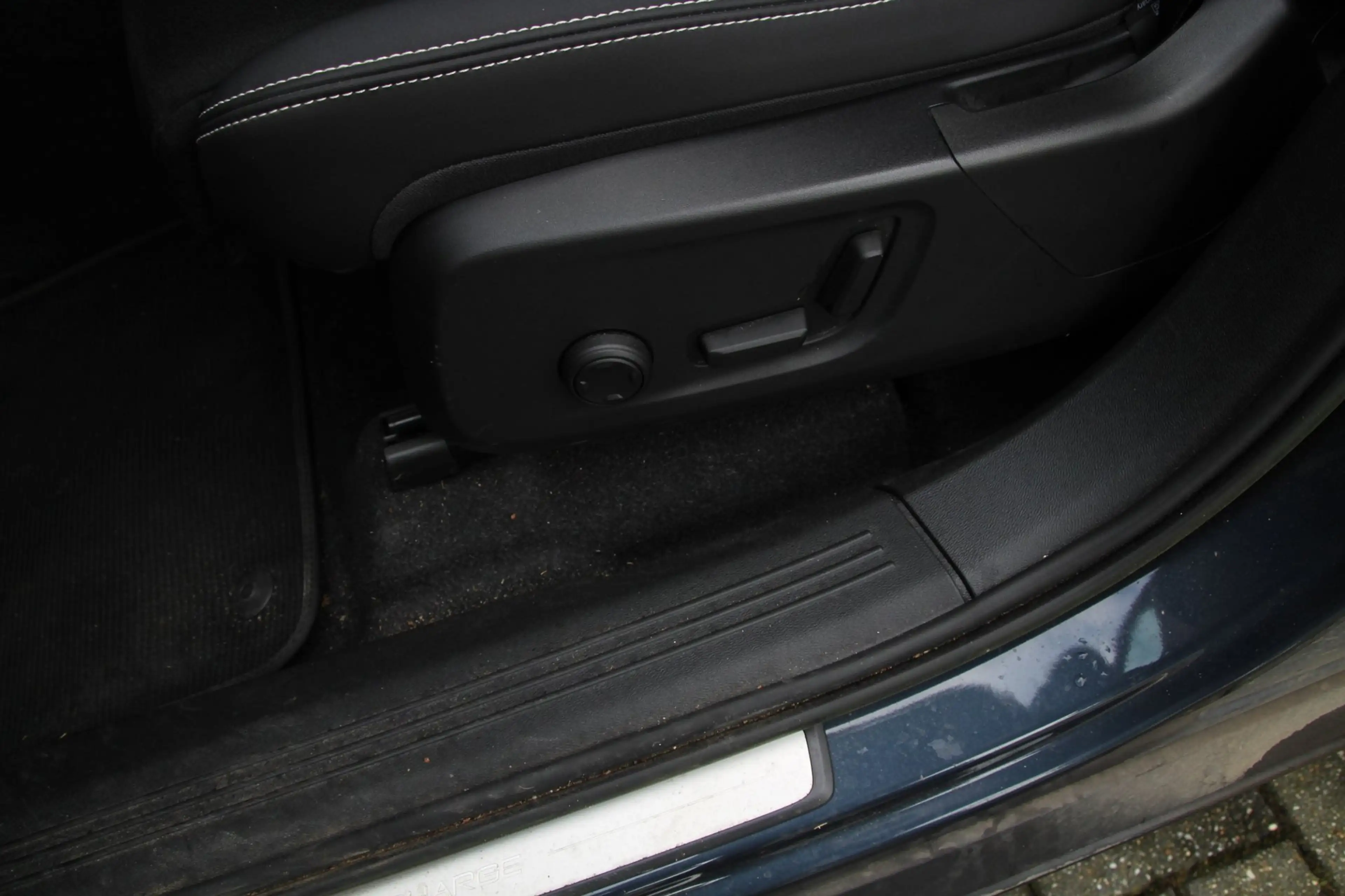 Volvo XC40 Recharge Pro | Panoramadak | 360 Camera | Trekhaak — photo 12