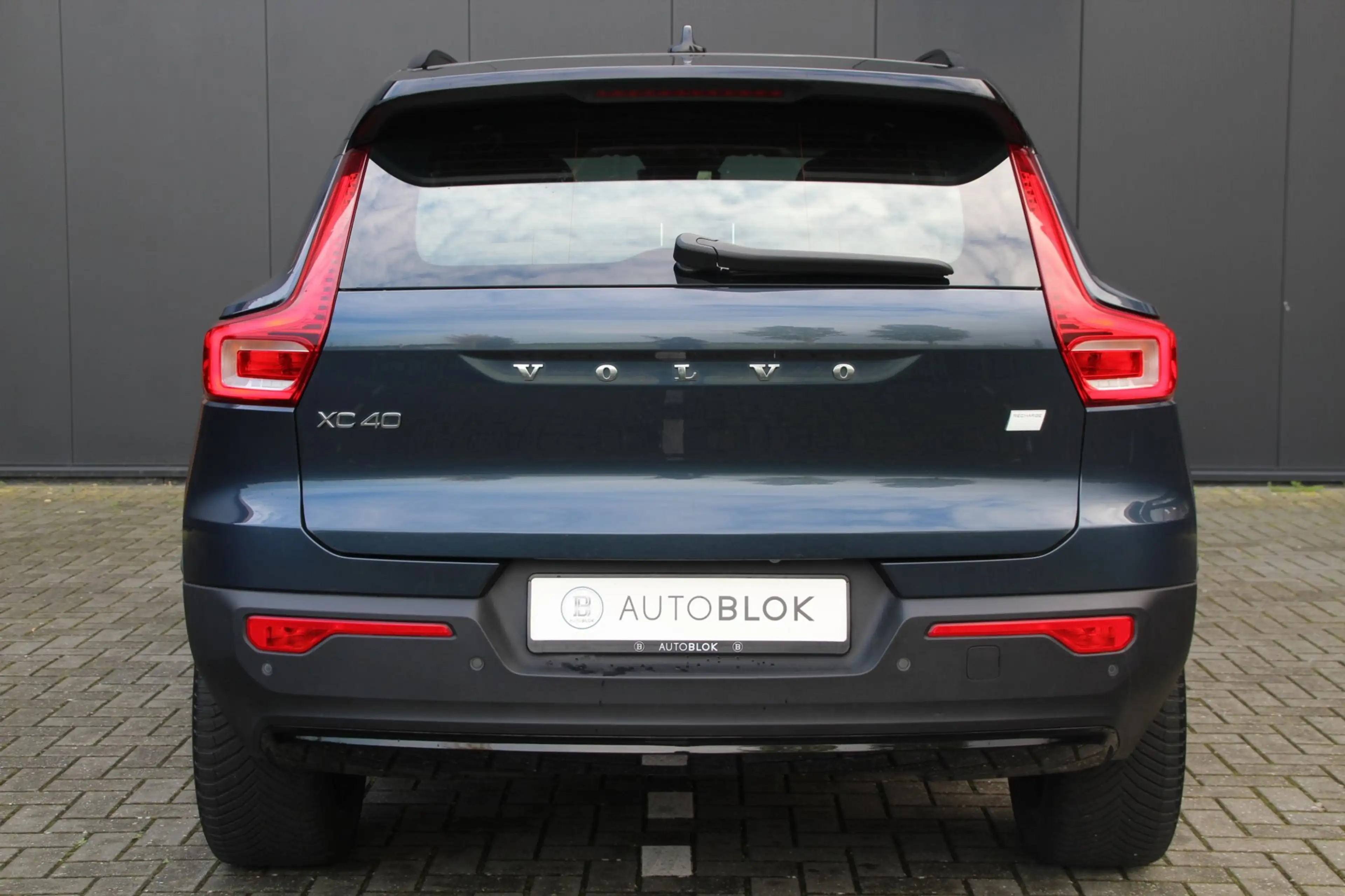 Volvo XC40 Recharge Pro | Panoramadak | 360 Camera | Trekhaak — photo 4