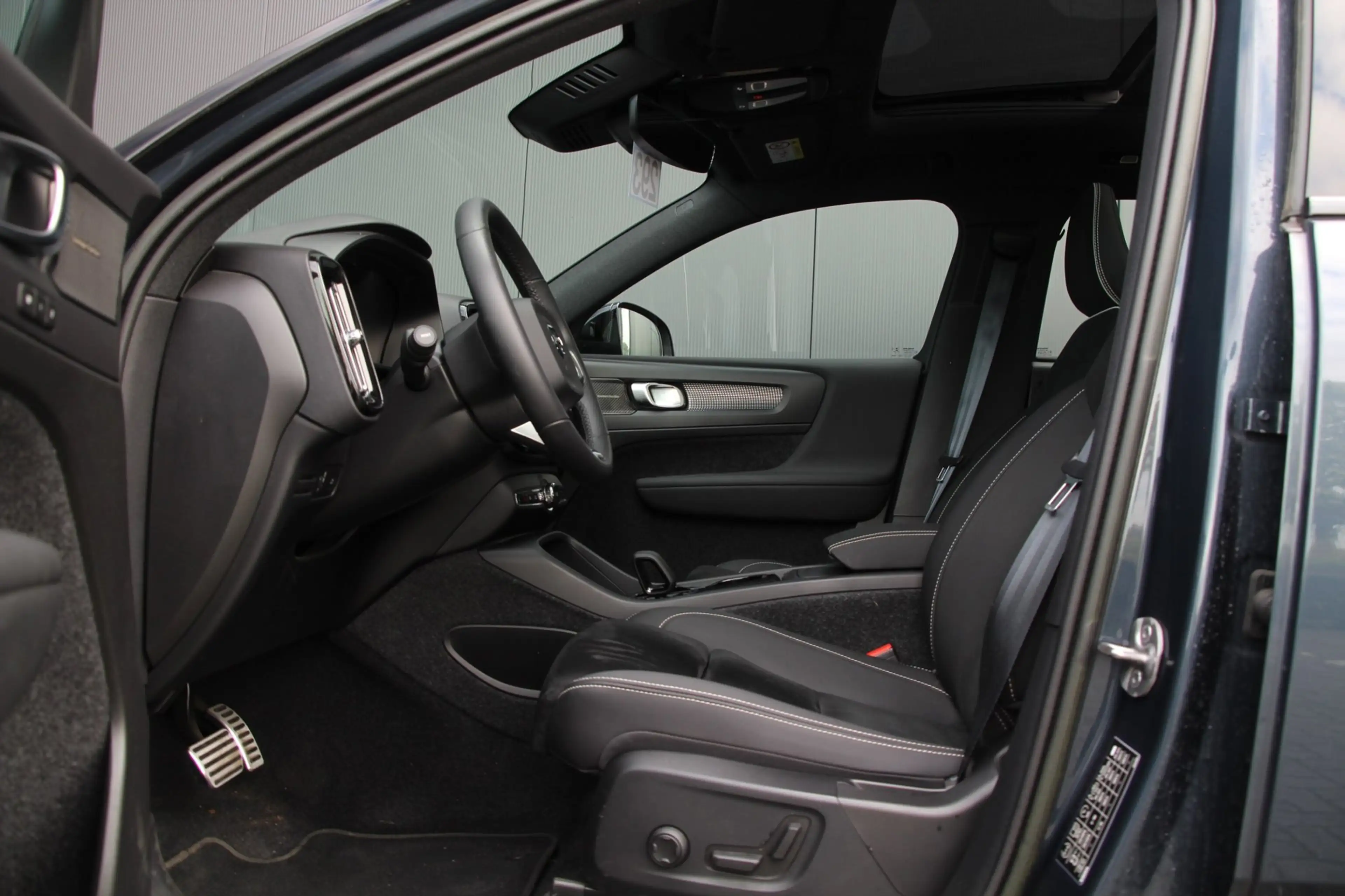 Volvo XC40 Recharge Pro | Panoramadak | 360 Camera | Trekhaak — photo 14