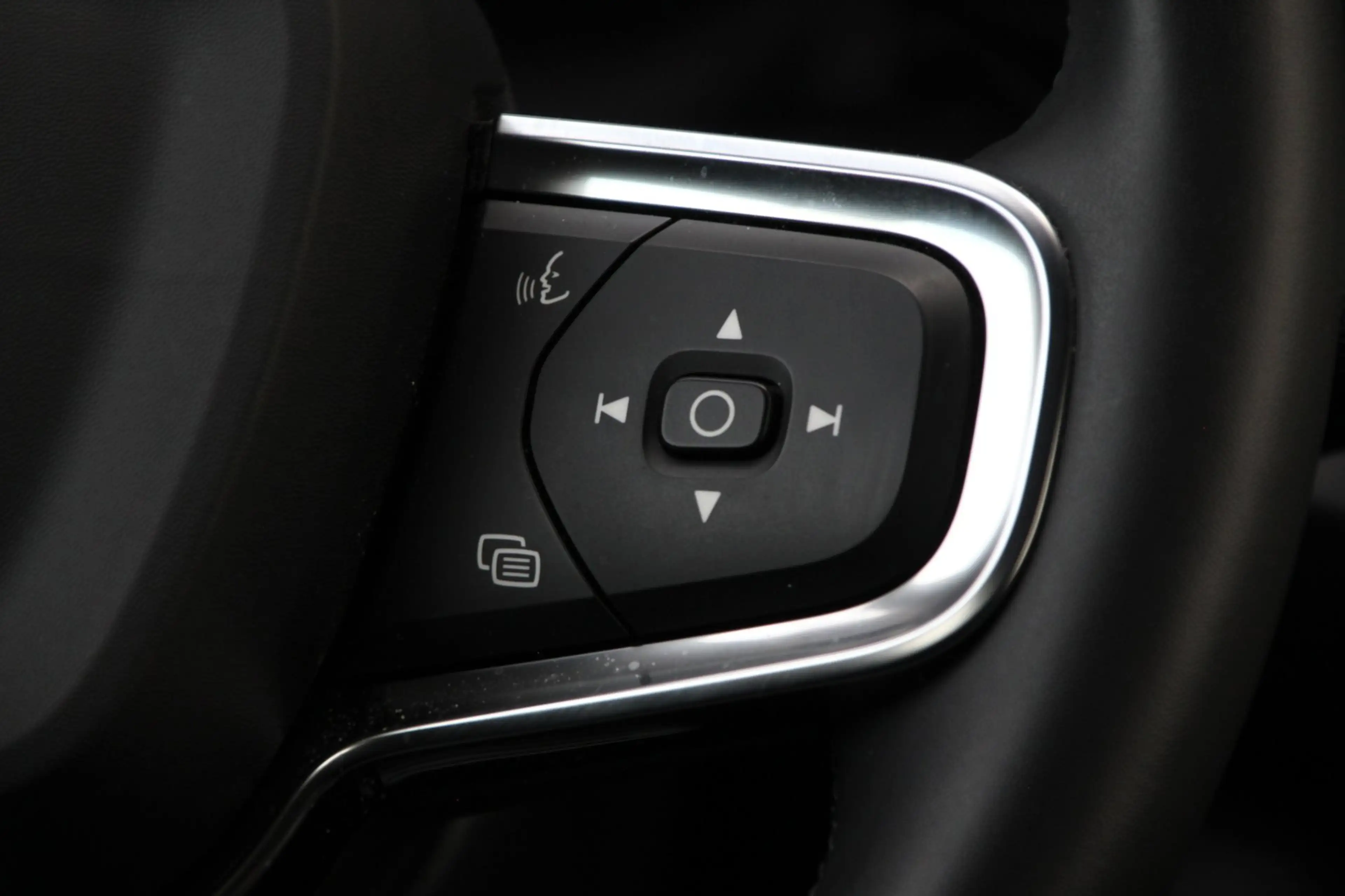 Volvo XC40 Recharge Pro | Panoramadak | 360 Camera | Trekhaak — photo 31
