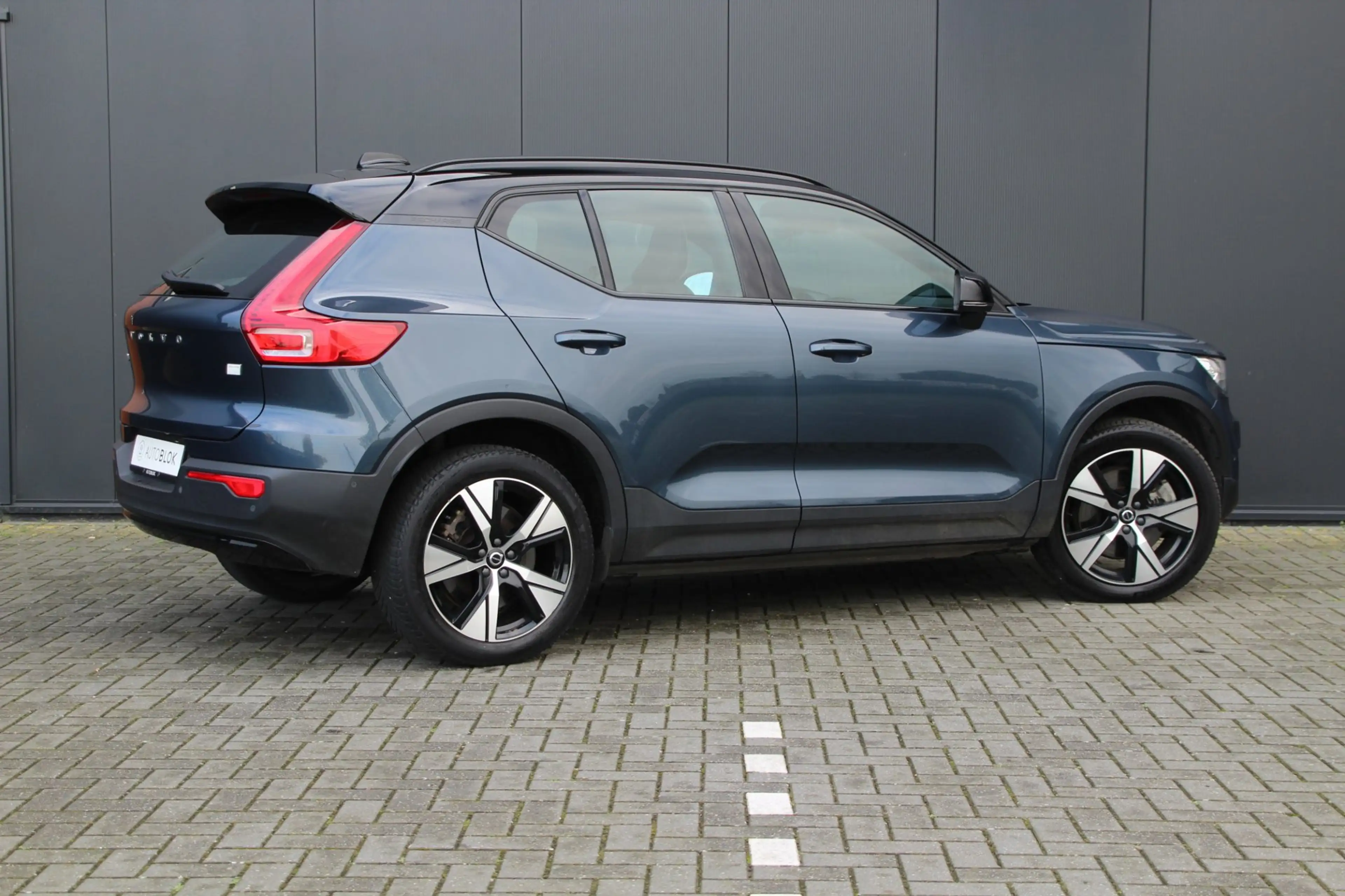 Volvo XC40 Recharge Pro | Panoramadak | 360 Camera | Trekhaak — photo 6