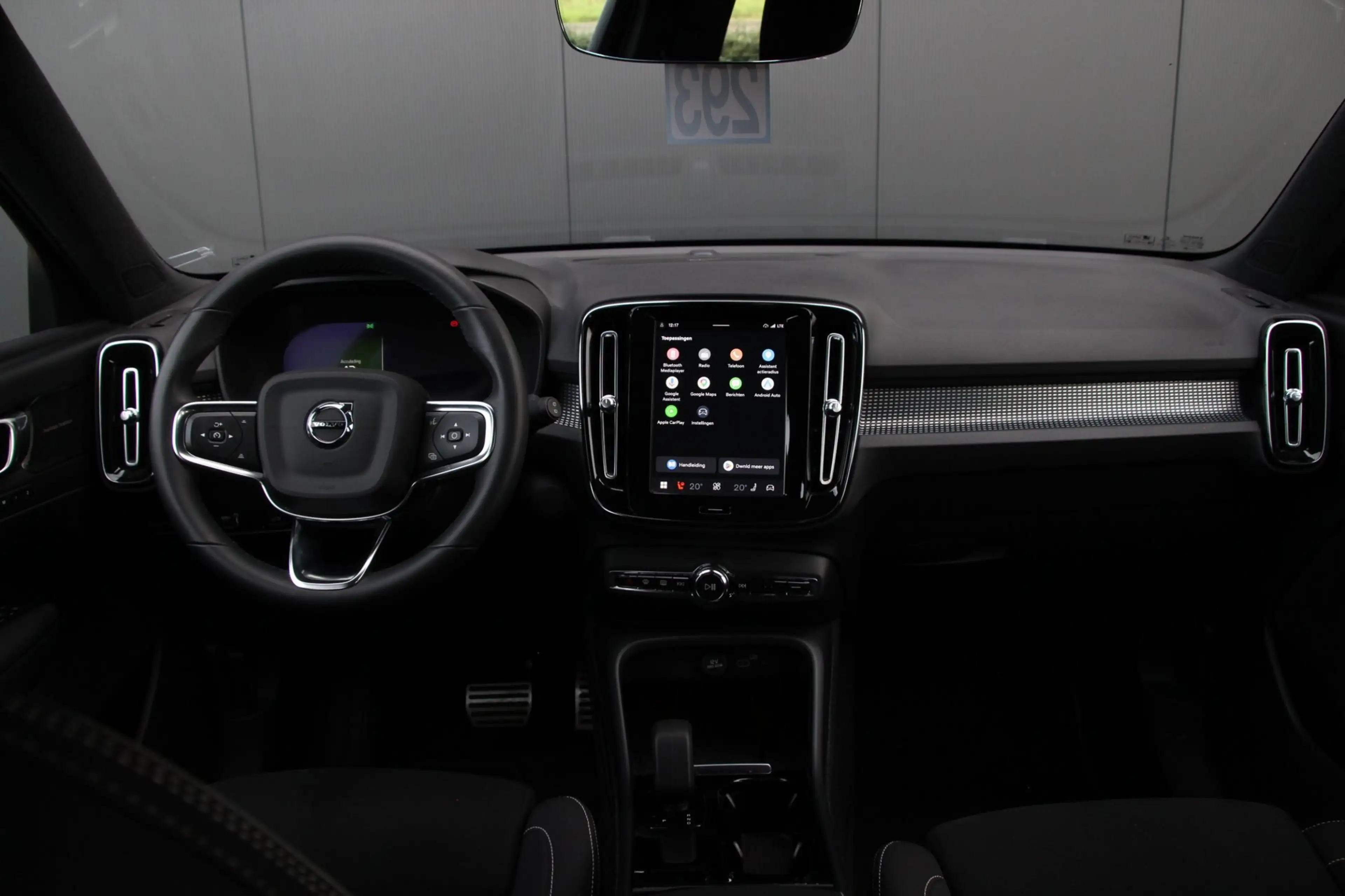 Volvo XC40 Recharge Pro | Panoramadak | 360 Camera | Trekhaak — photo 28
