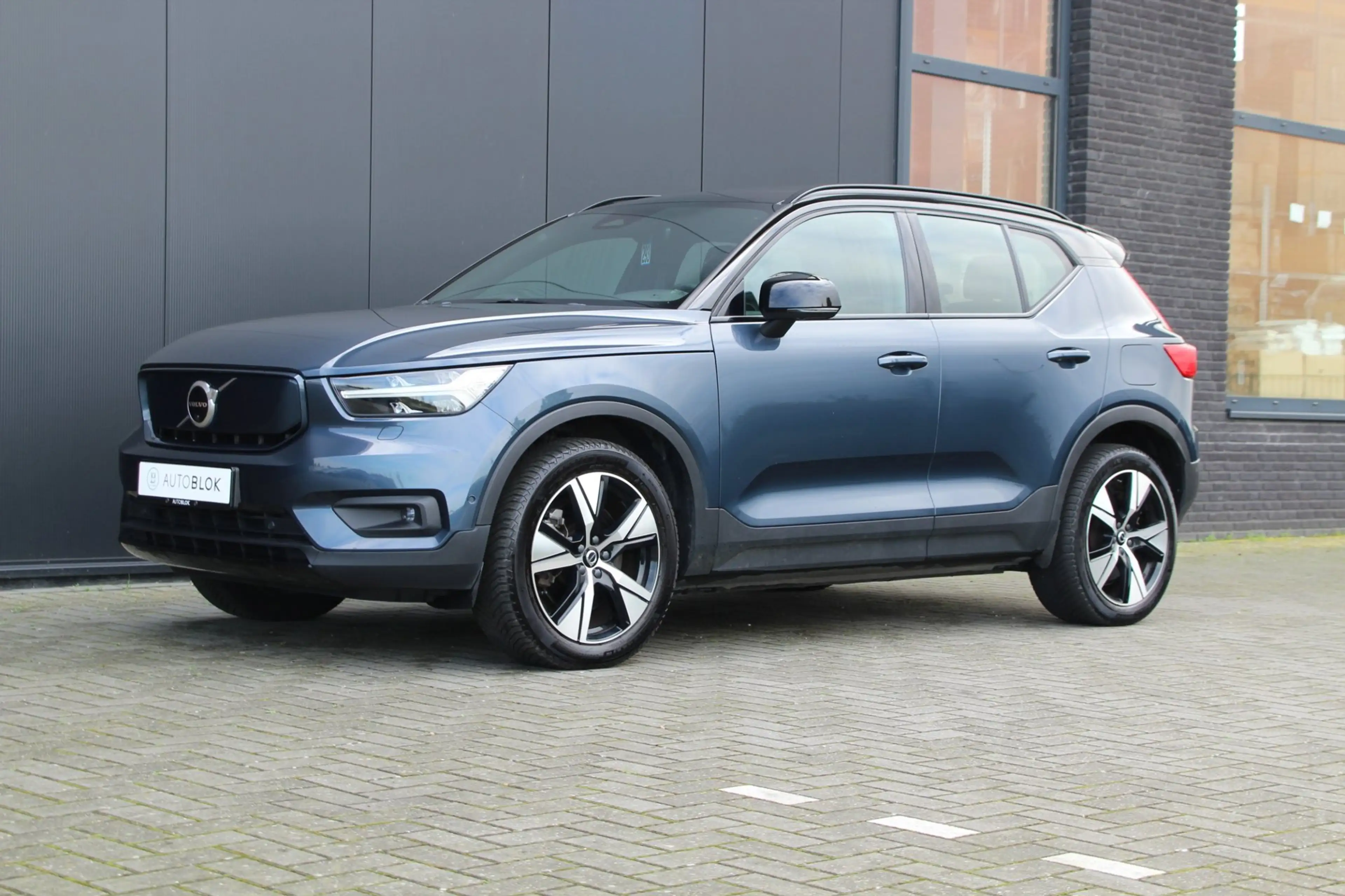 Volvo XC40 Recharge Pro | Panoramadak | 360 Camera | Trekhaak — photo 9