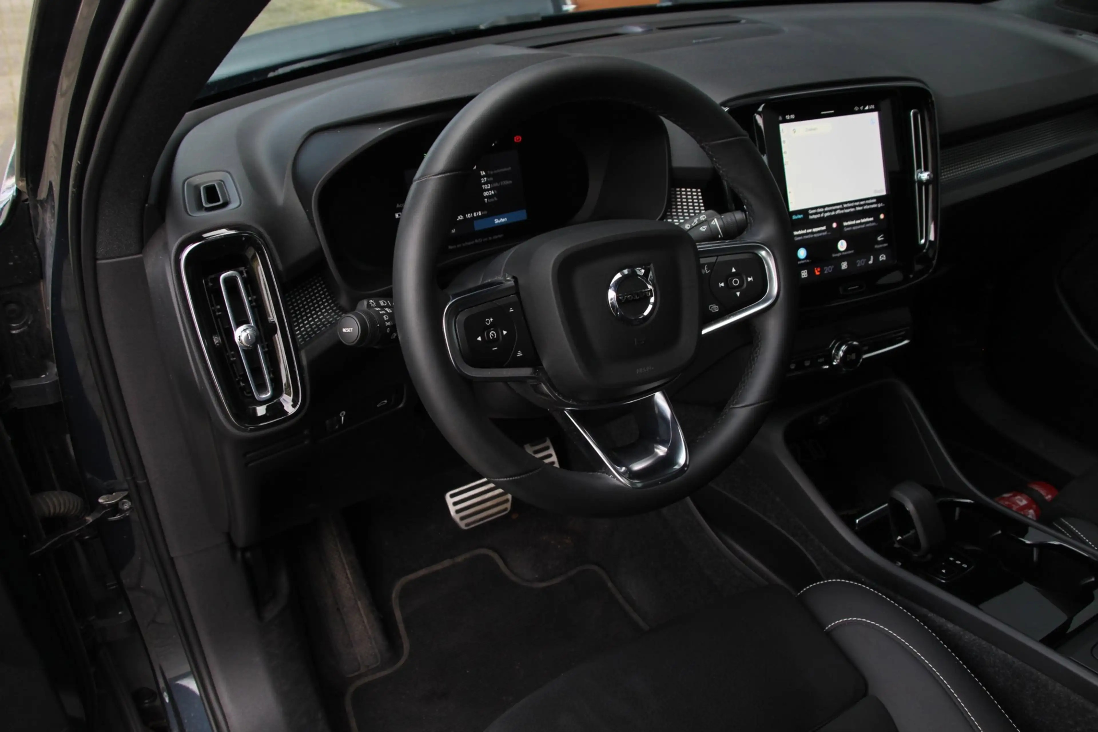 Volvo XC40 Recharge Pro | Panoramadak | 360 Camera | Trekhaak — photo 5