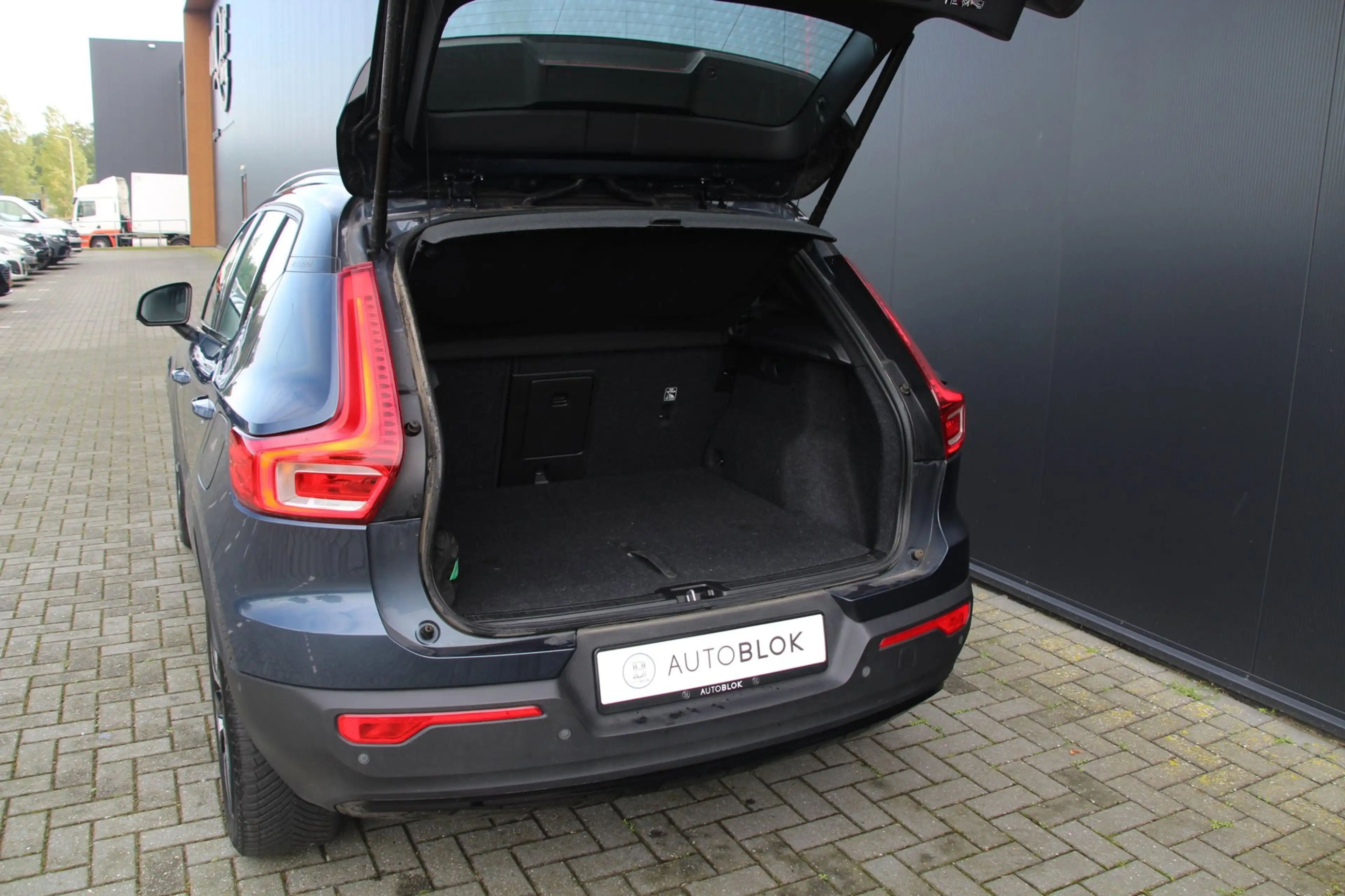 Volvo XC40 Recharge Pro | Panoramadak | 360 Camera | Trekhaak — photo 18