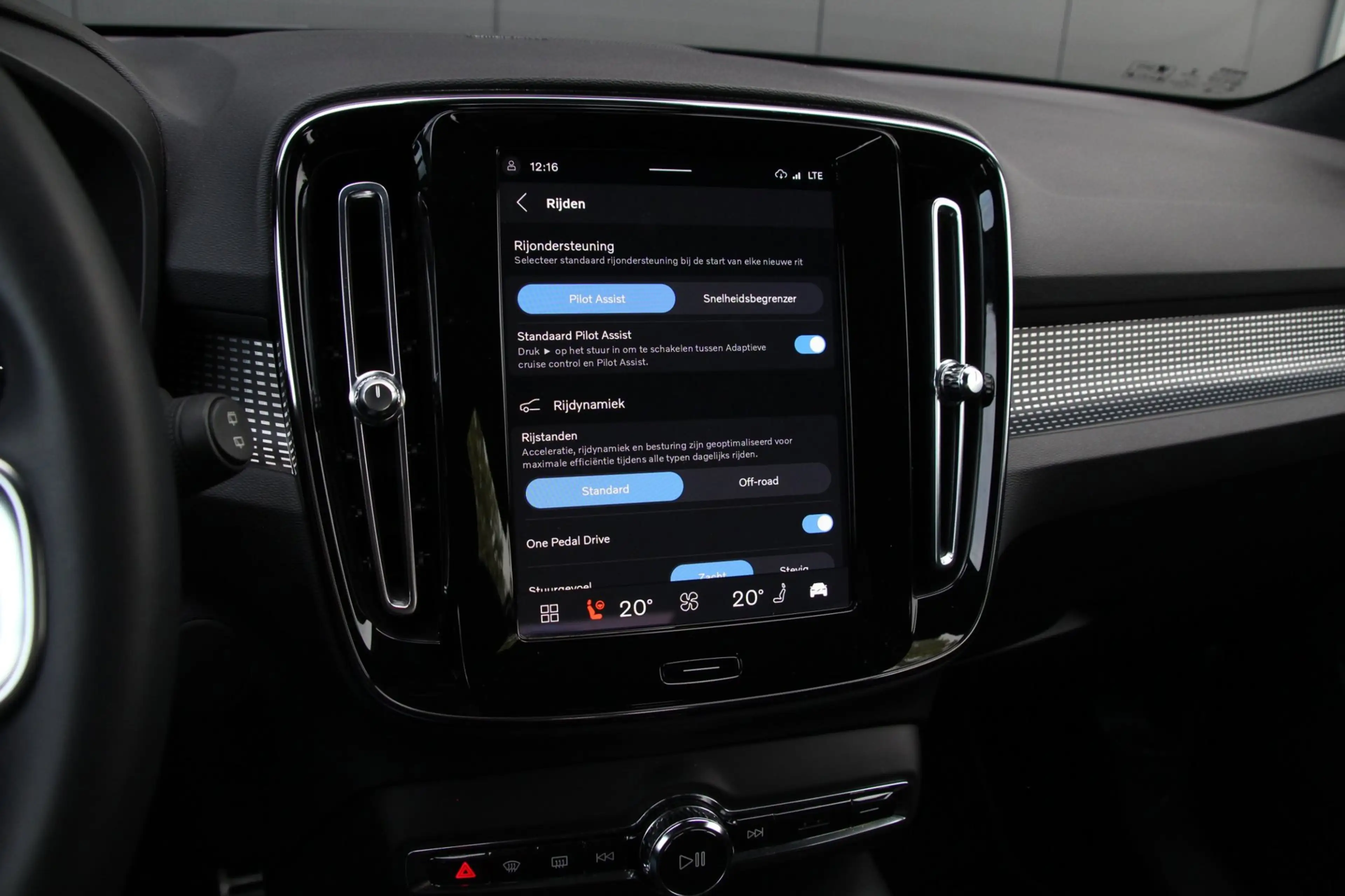 Volvo XC40 Recharge Pro | Panoramadak | 360 Camera | Trekhaak — photo 26