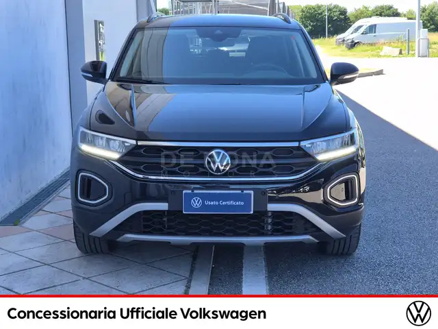 Volkswagen T-Roc view 3