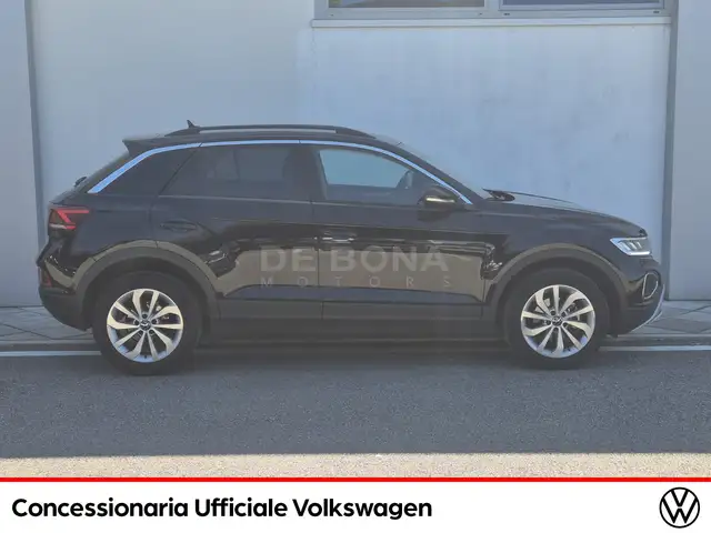 Volkswagen T-Roc view 7