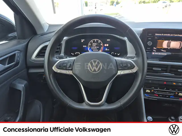 Volkswagen T-Roc view 11