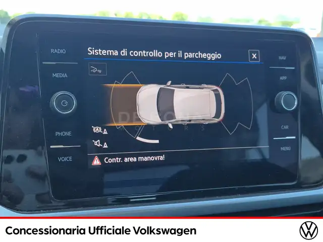 Volkswagen T-Roc view 13