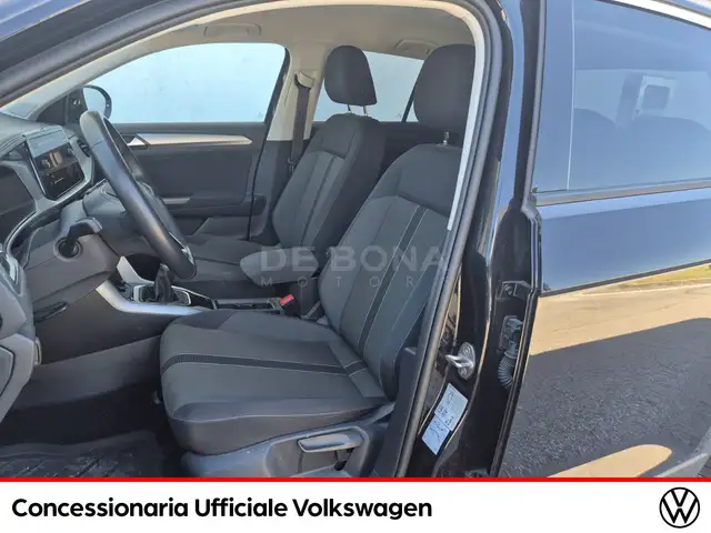 Volkswagen T-Roc view 8