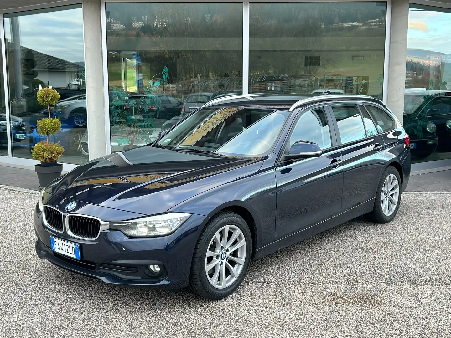 BMW 320 Touring xdrive Business Advantage auto 4x4 Grigio - 1