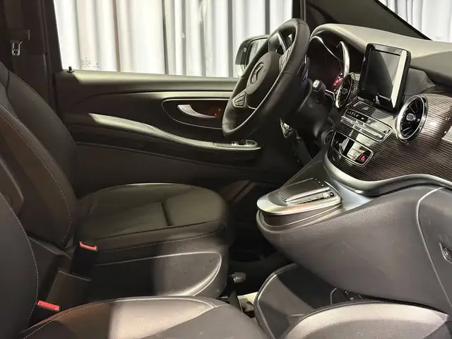 Mercedes-Benz V-Class view 10