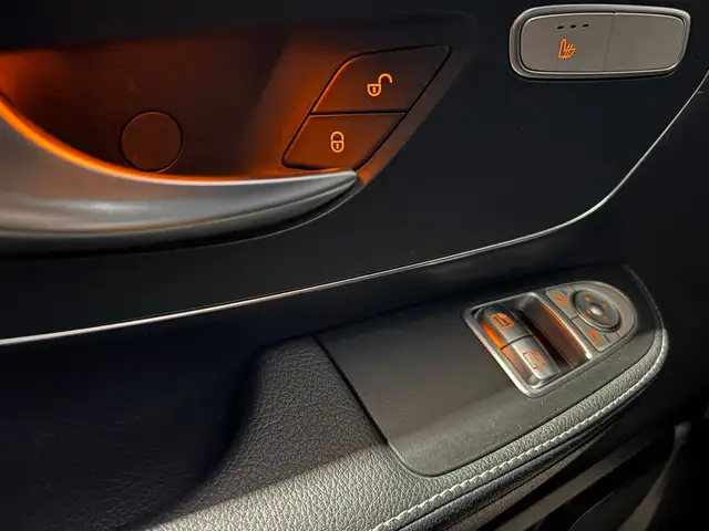 Mercedes-Benz V-Class view 20