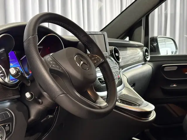 Mercedes-Benz V-Class view 16
