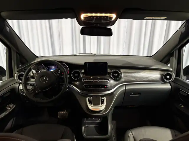 Mercedes-Benz V-Class view 12