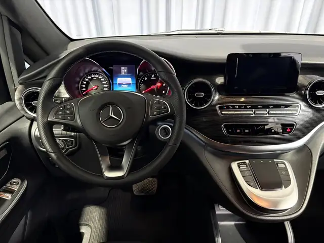 Mercedes-Benz V-Class view 15