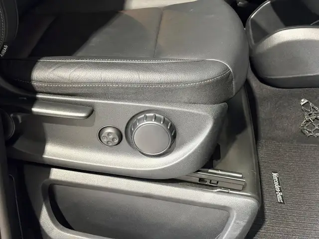 Mercedes-Benz V-Class view 24
