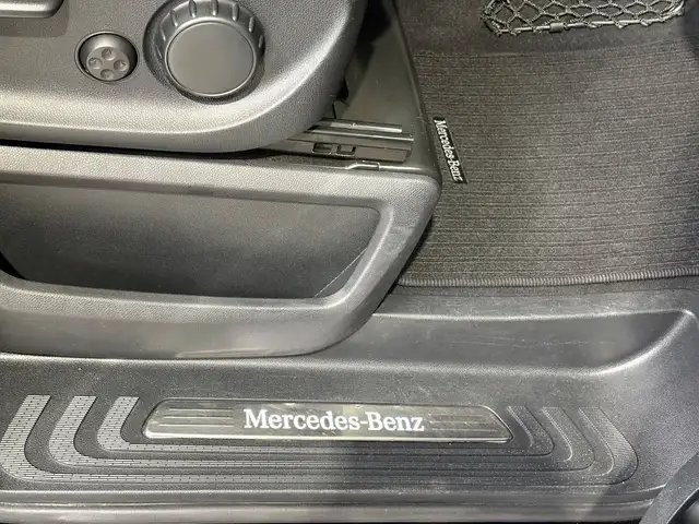 Mercedes-Benz V-Class view 28