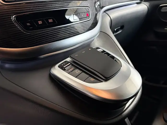 Mercedes-Benz V-Class view 22