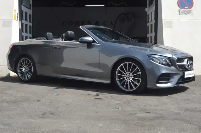 Mercedes-Benz 220 view 5