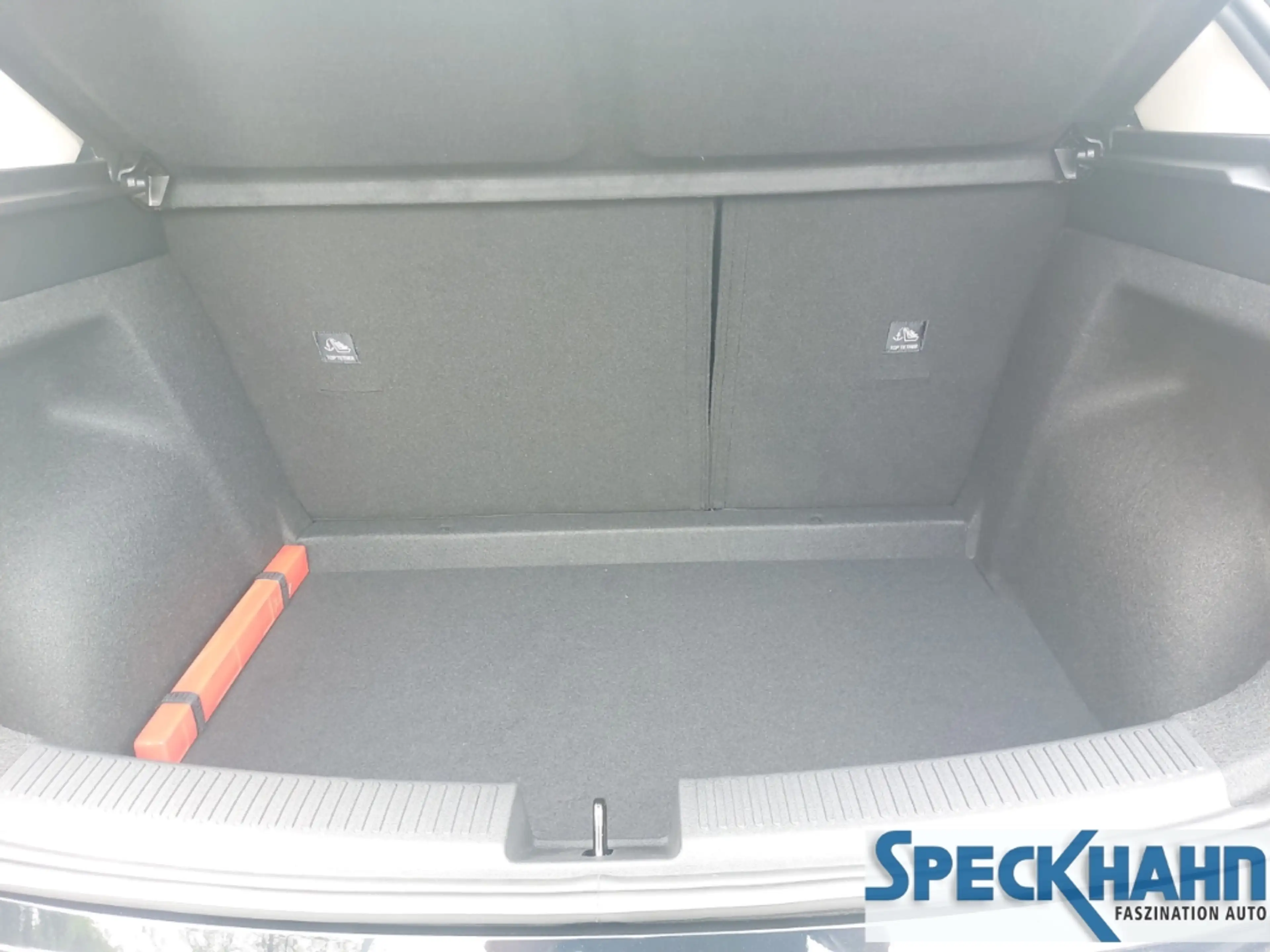 MG MG4 Comfort 43 kWh ACC MG-Pilot Kamera LED Apple CarPl — photo 9