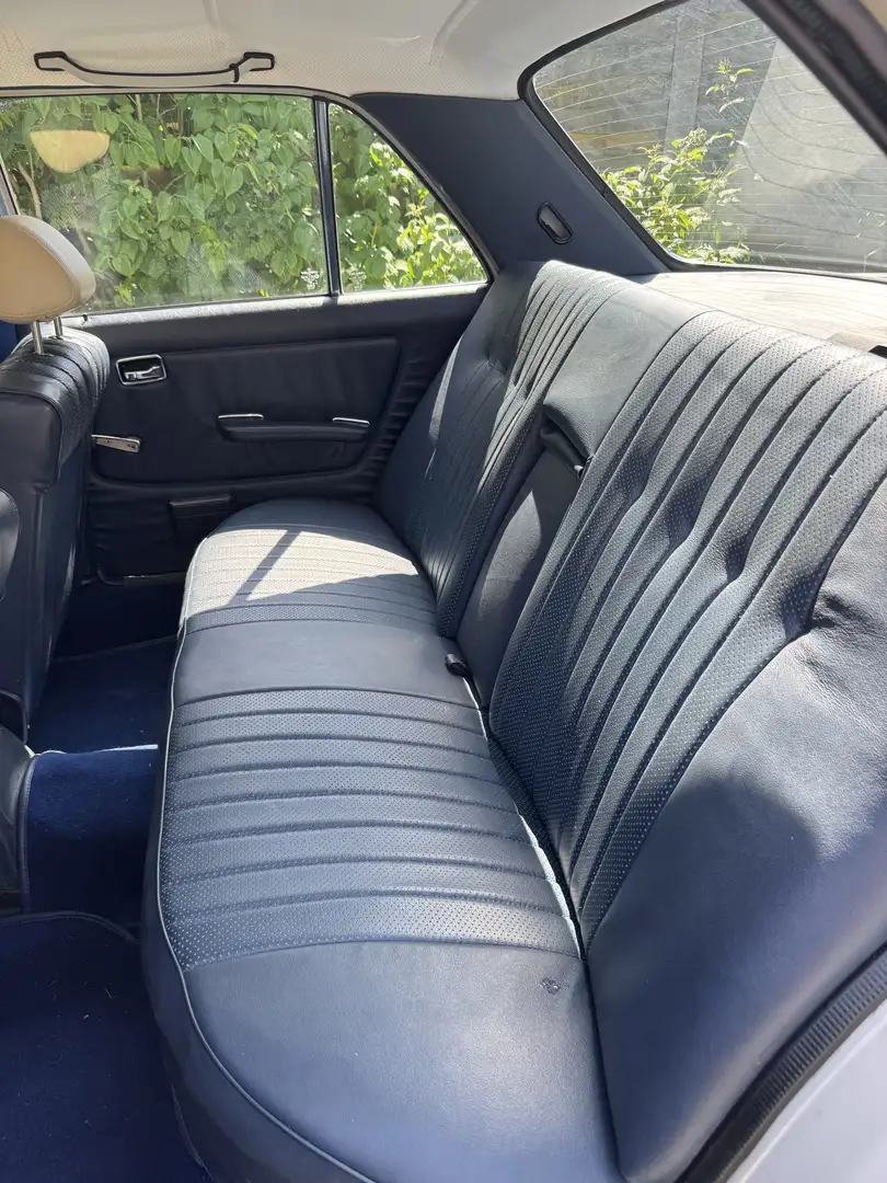 Mercedes-Benz 200 D - 2