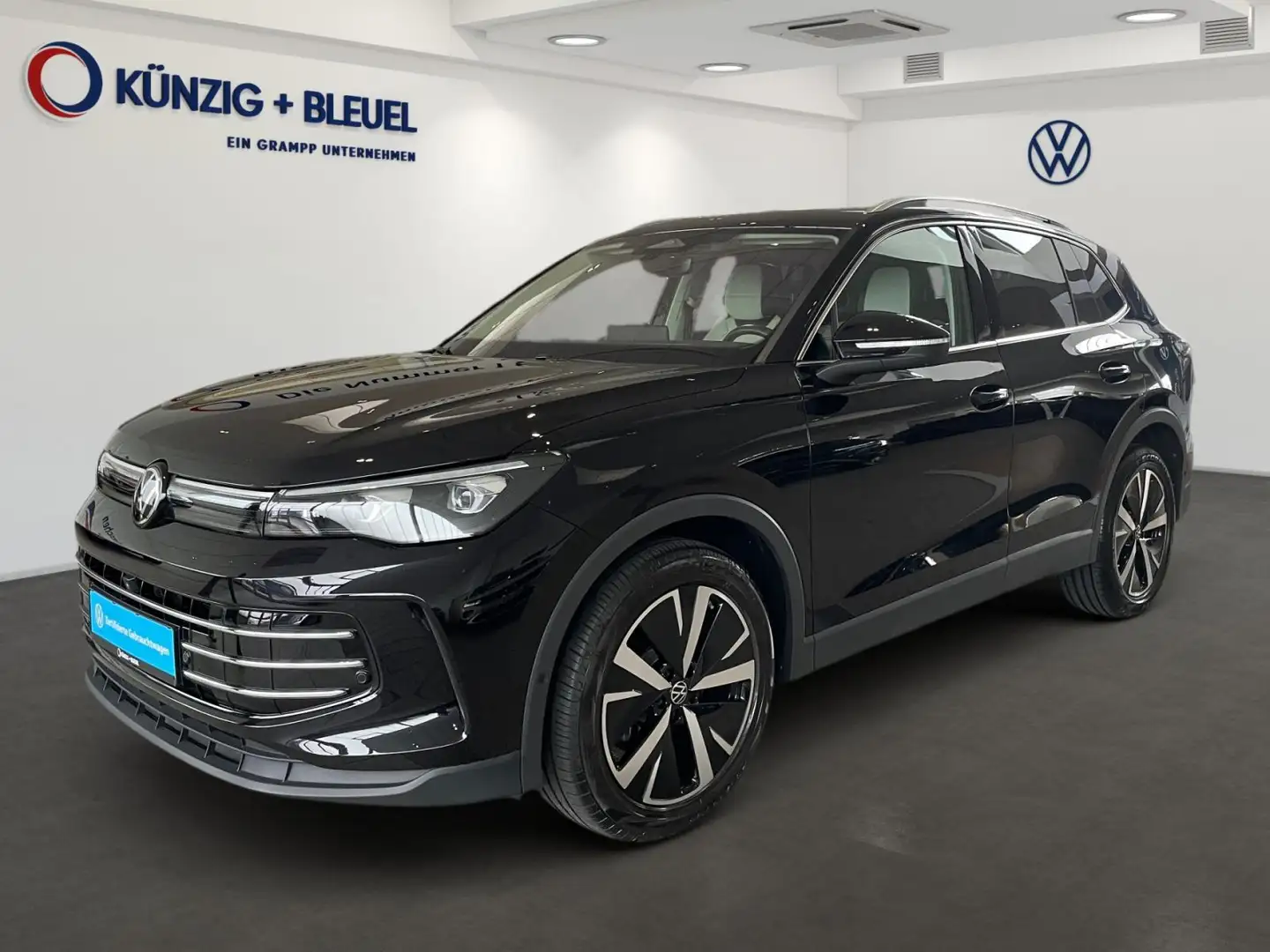 Volkswagen Tiguan Elegance 2,0 TDI 150PS DSG*NAV*StHzg*Pano Schwarz - 2