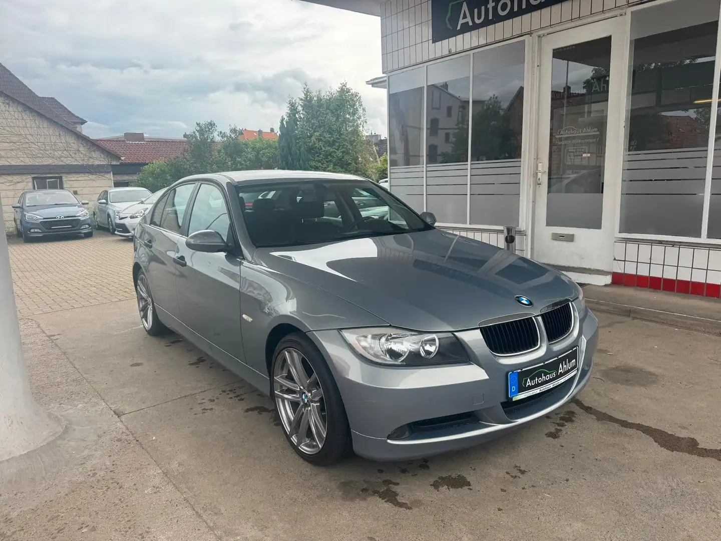 BMW 318 Baureihe 3 Lim. 318i Klima SHZG 8-Fach PDC - 1