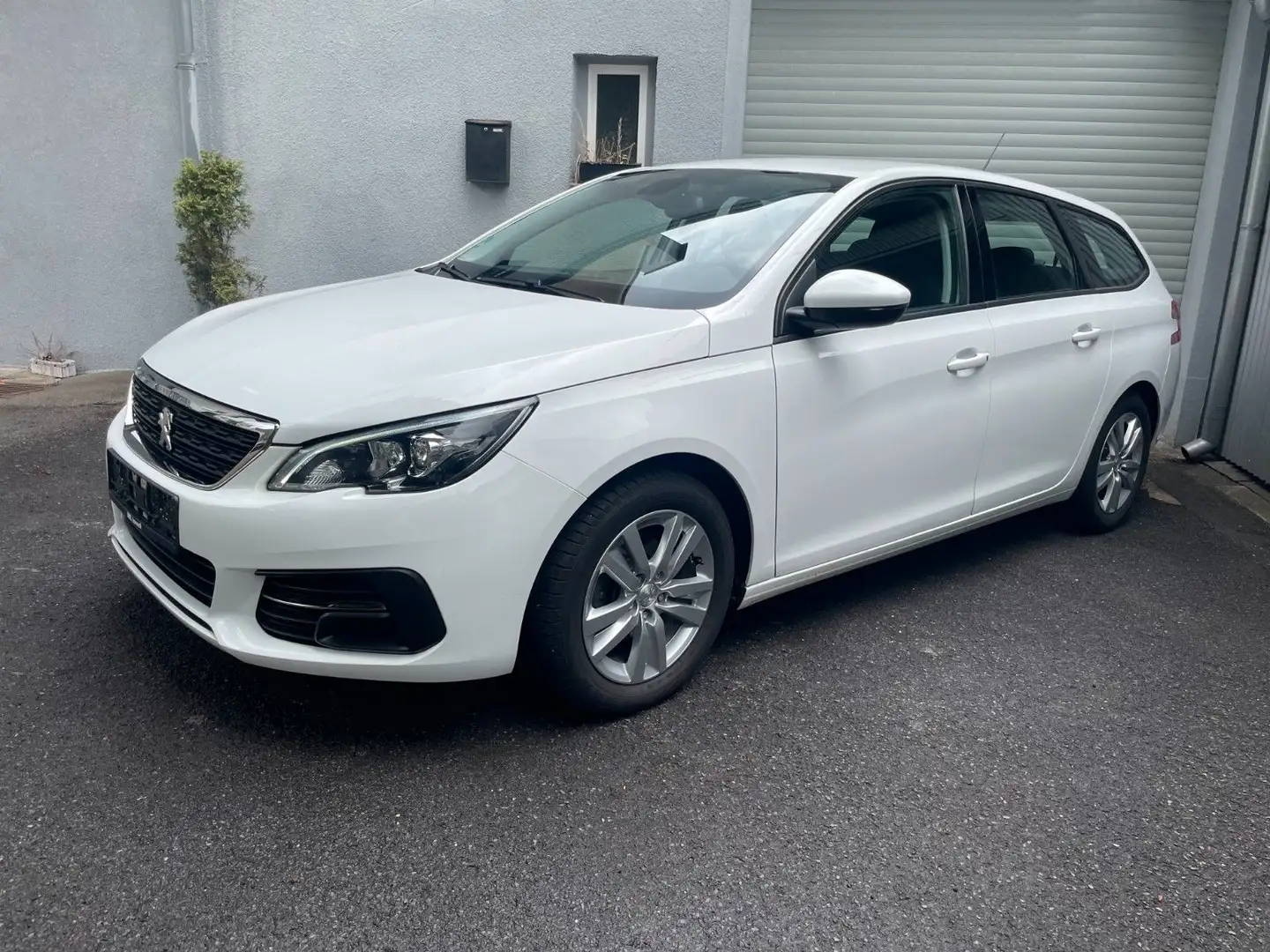 Peugeot 308 SW Active Navi Klima LED SHZ PDC Tempomat Weiß - 2