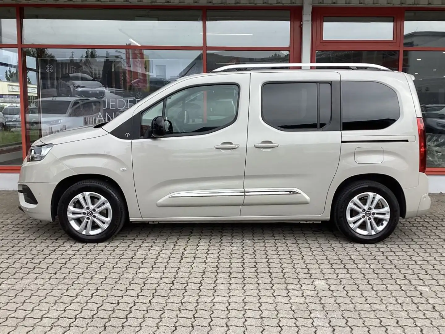 Toyota Proace City Verso 1.2 Turbo L1 Team Deutschland - 2