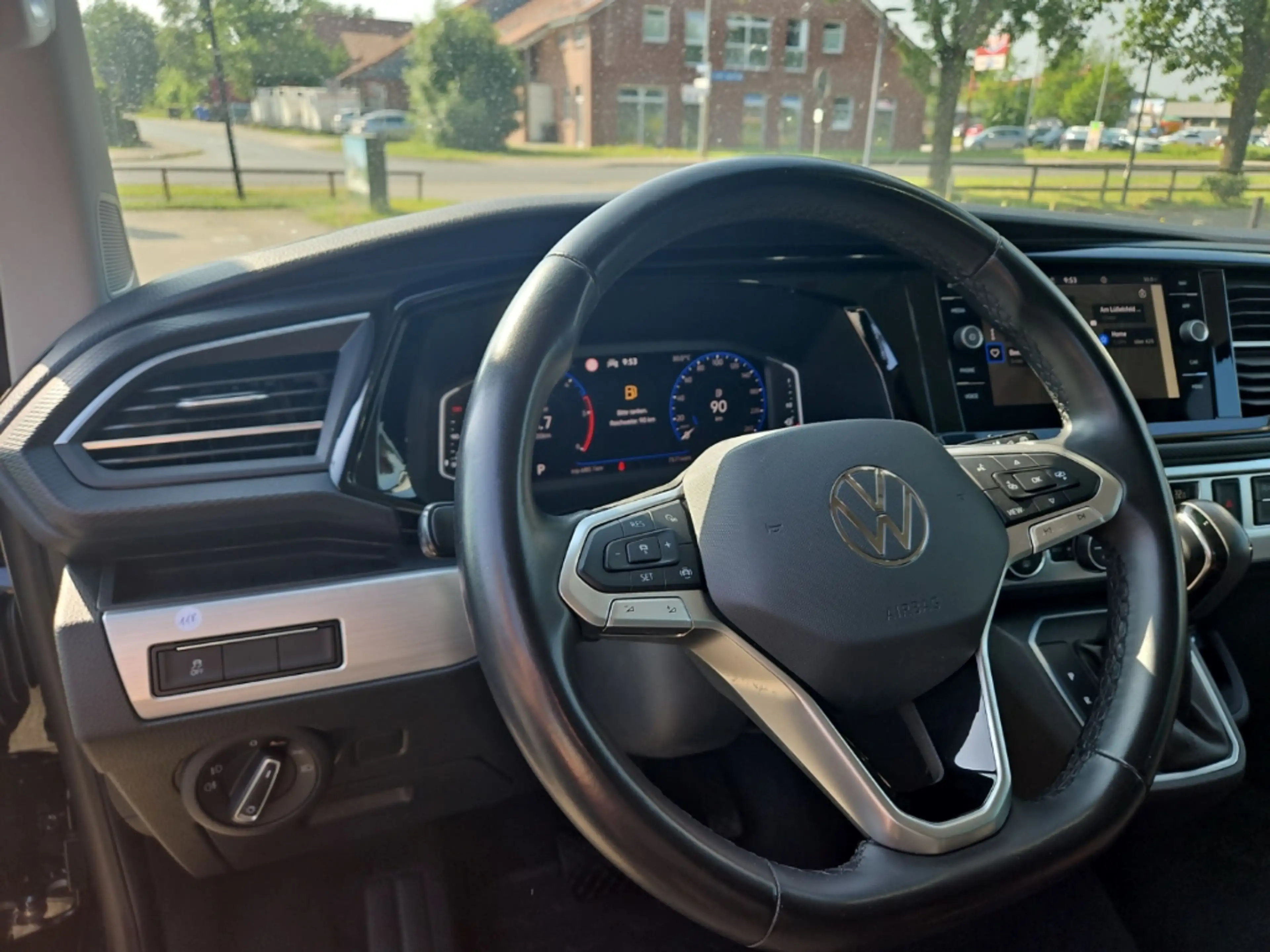 Volkswagen T6.1 Multivan 4MOTION 2.0 TDI Comfortline DSG LED ACC AHK NAV LM — photo 8