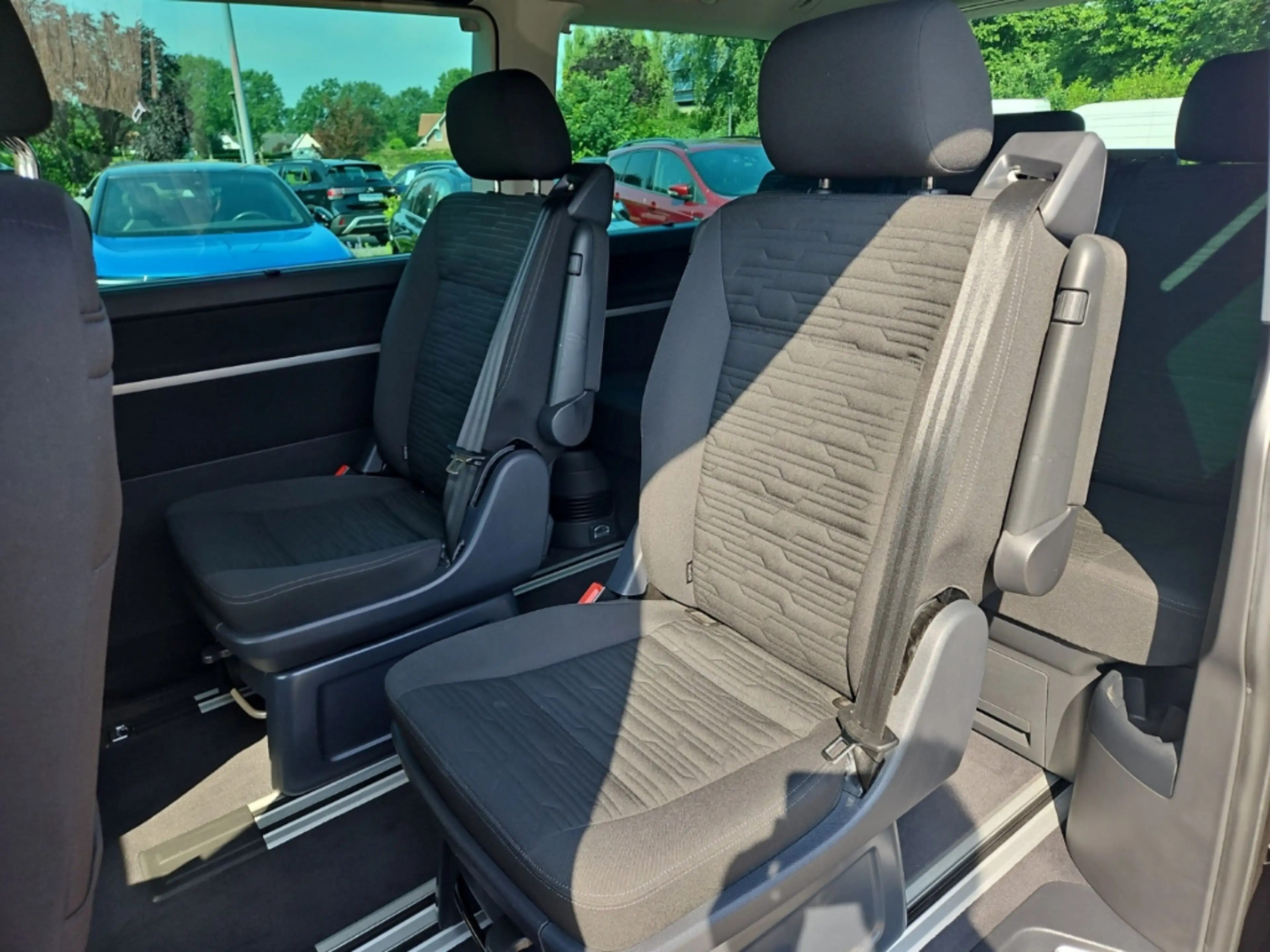 Volkswagen T6.1 Multivan 4MOTION 2.0 TDI Comfortline DSG LED ACC AHK NAV LM — photo 12